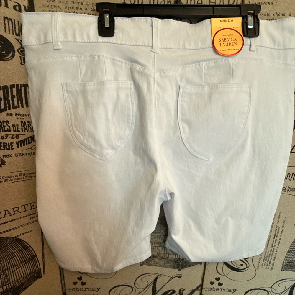 Ladies White Sabrina Lauren Shorts, NWT, 22W - Picture 4 of 11